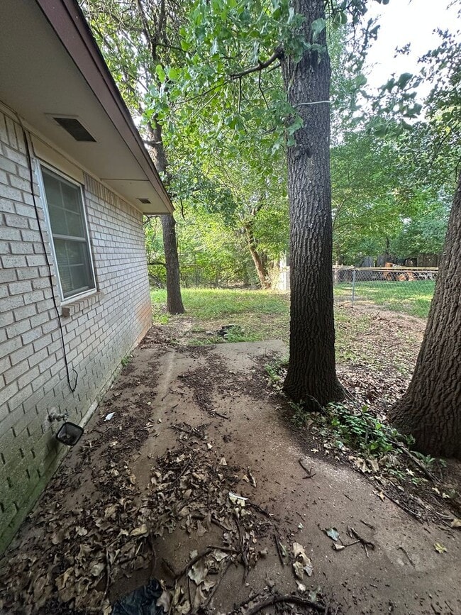 Building Photo - 3 Bed, 1 1/2 Bath, 1 Car Garage