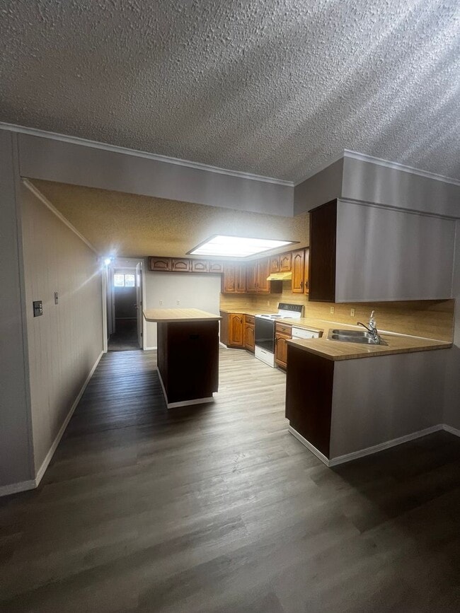 Building Photo - 2 Bedroom 2 Bath