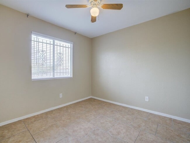 Building Photo - 2 Bedroom 2 Bath Single Story