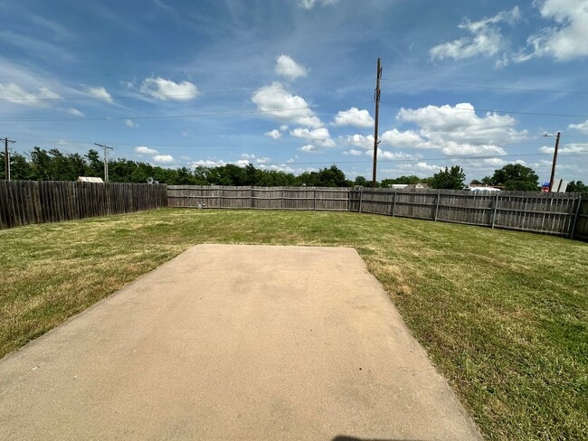 Building Photo - Charming 3 Bed, 2 Bath 2-Story Home in Moore!