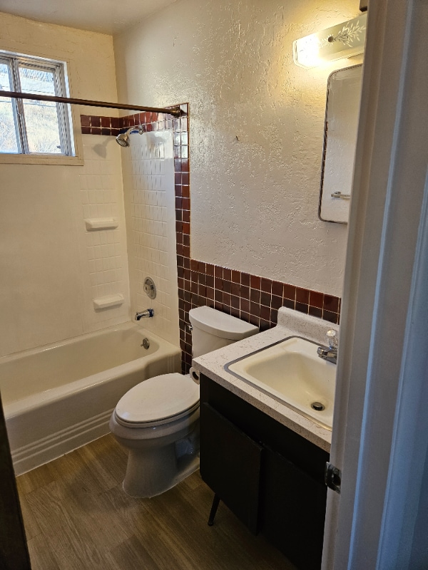 Building Photo - 1807 Camino La Canada