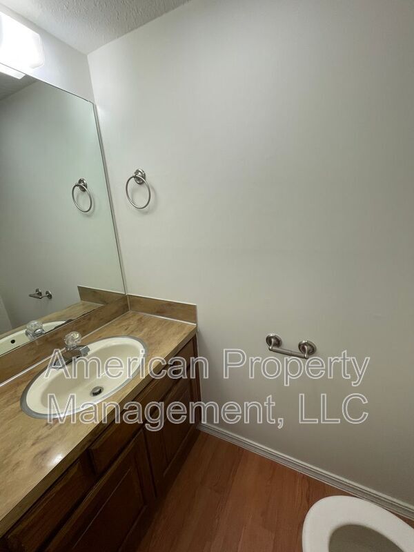 Building Photo - 1704 W 62nd St S