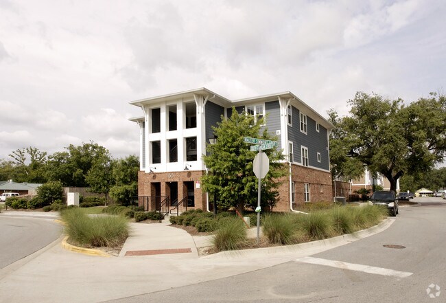 Building Photo - Fellwood I