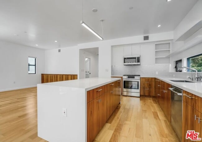 Building Photo - 3641 Greenwood Ave