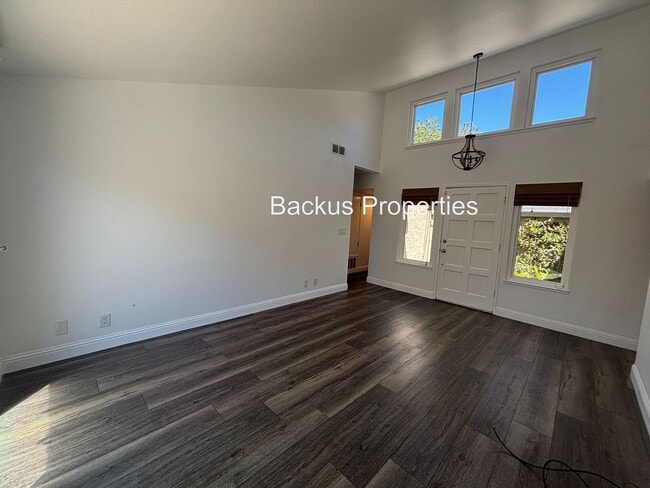 Building Photo - Lovely Los Olivos Condo