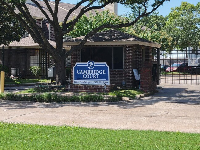 Building Photo - 8055 Cambridge St