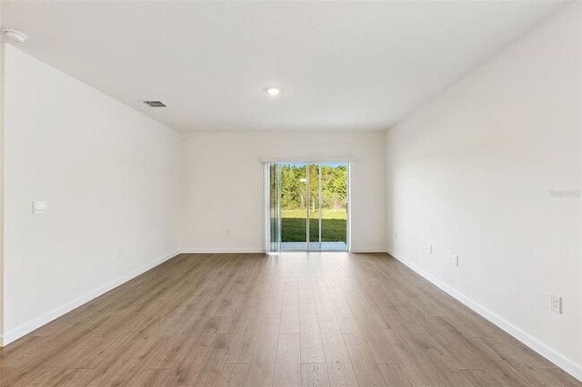 Building Photo - 2113 Walnut Crk Dr