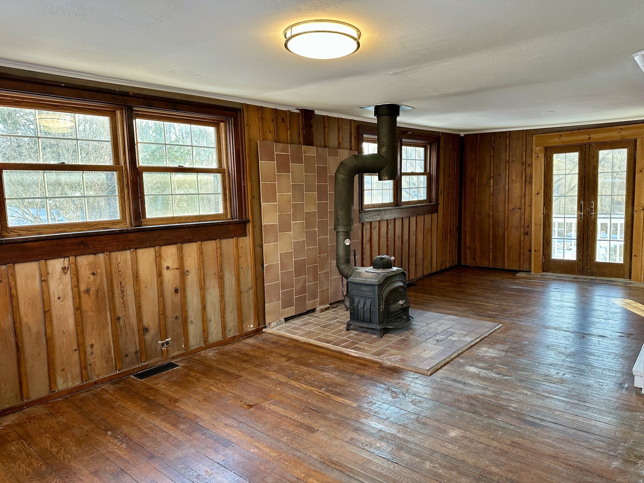 Main floor living space - 20 Echo Valley Rd