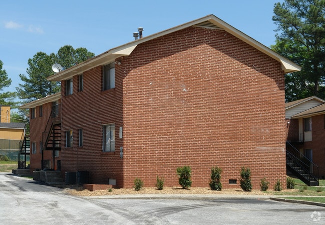 Building Photo - 2400 Beverly Hills Dr