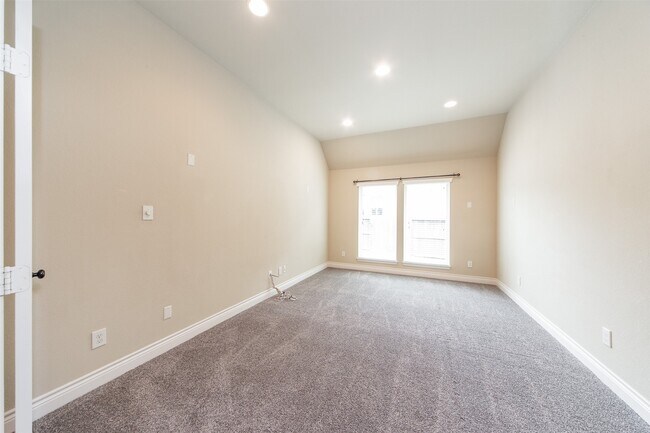 Building Photo - 27106 Cross Pointe Ct