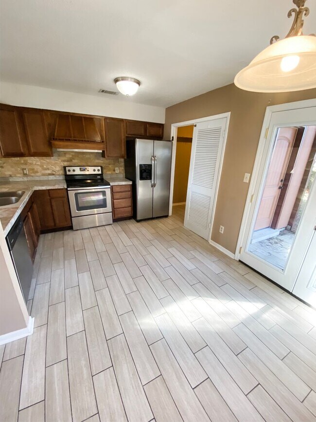 Building Photo - Townhome in Fort Walton Beach!