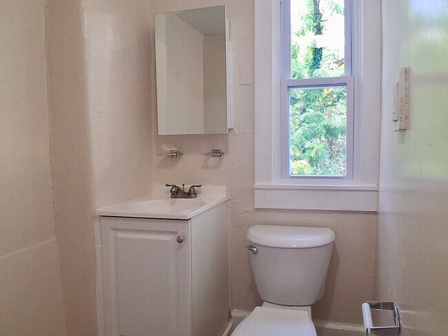 Building Photo - Spacious 4 Bedroom Home FOR RENT in Bridgeton NJ $2150