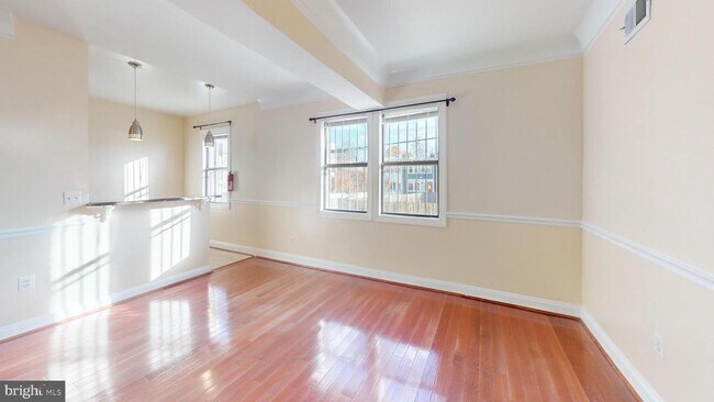 Building Photo - 315 Evarts St NE