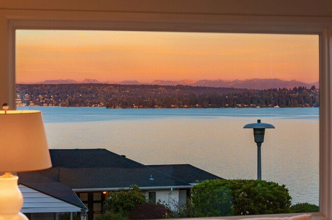 Building Photo - Laurelhurst View Home