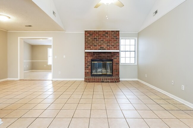 Building Photo - Beautiful Home in Summerville!