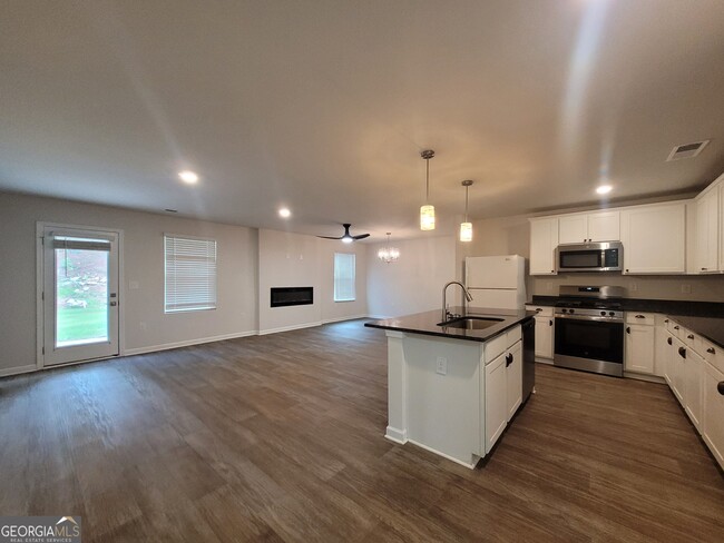 Building Photo - 220 River Meadow Dr