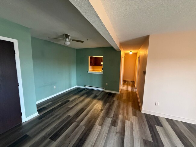 Building Photo - 1088 Dover, 203