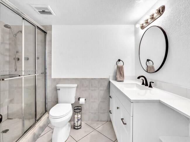 Building Photo - 1770 NE 191st St