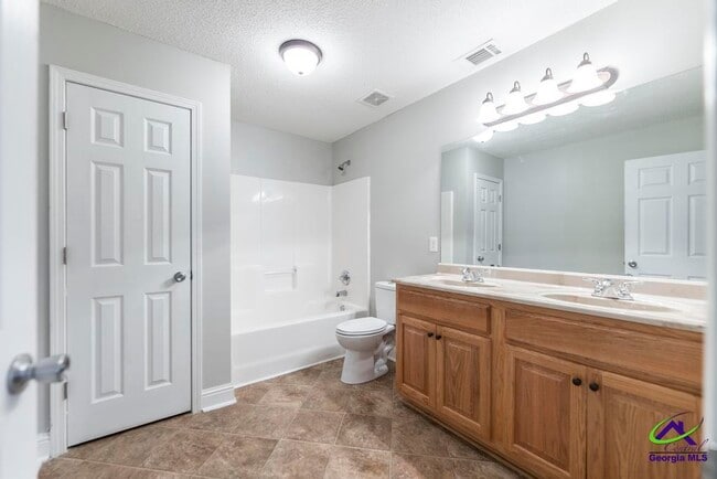 Building Photo - 206 Beau Claire Cir