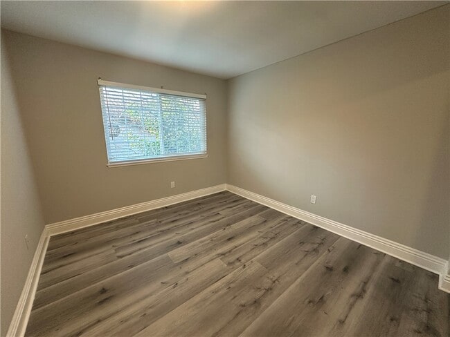 Building Photo - 324 Avenida Esplendor