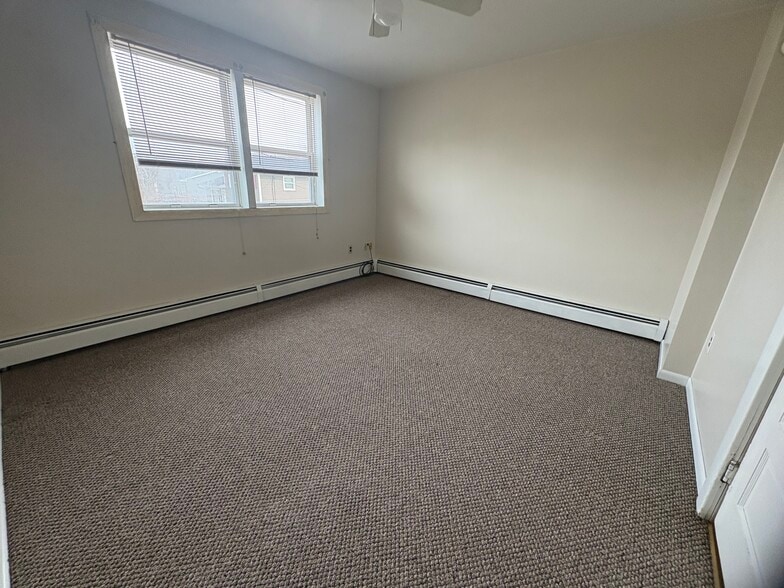 Building Photo - 23 Saint David St