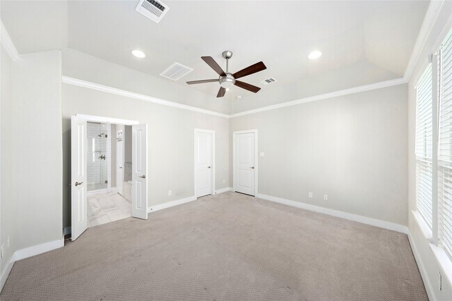 Building Photo - 420 W 28th St