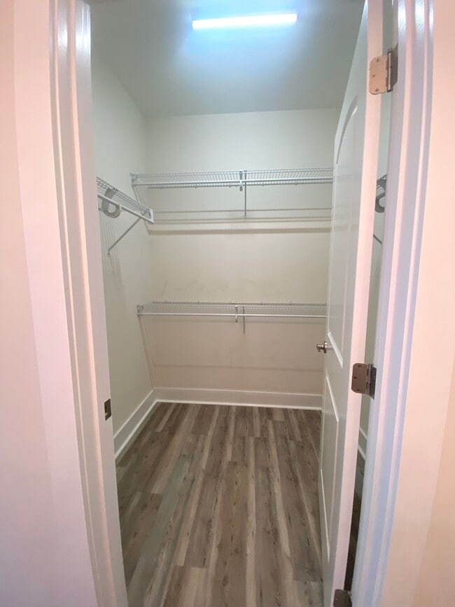 Building Photo - 137 Marblehead Dr