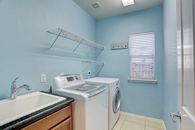 Building Photo - 5503 Honey Mesquite Way