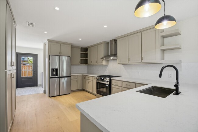 Building Photo - 1415 Tabor St