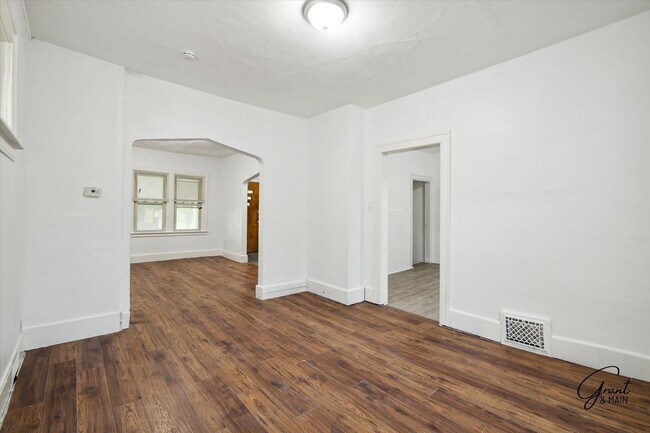 Building Photo - $1200/month bungalow