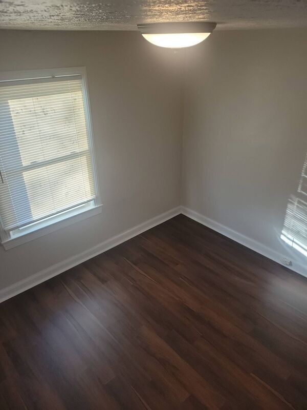 Building Photo - 525 Inverness Ave