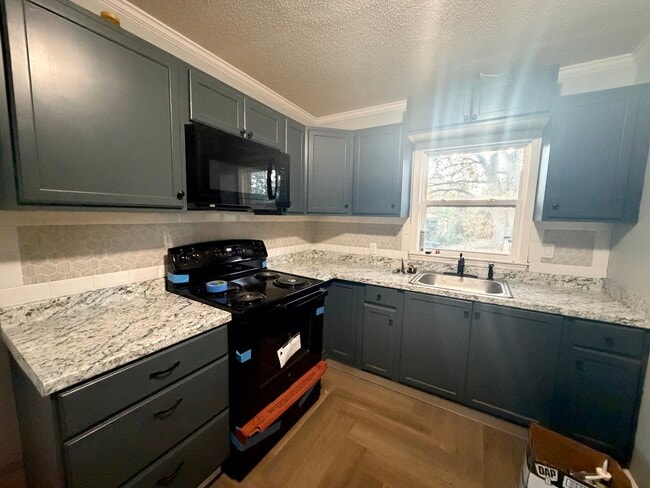 Building Photo - 1058 Ridge Rd