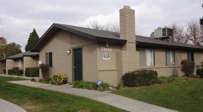 Primary Photo - 7804 N LAURELGLEN Blvd