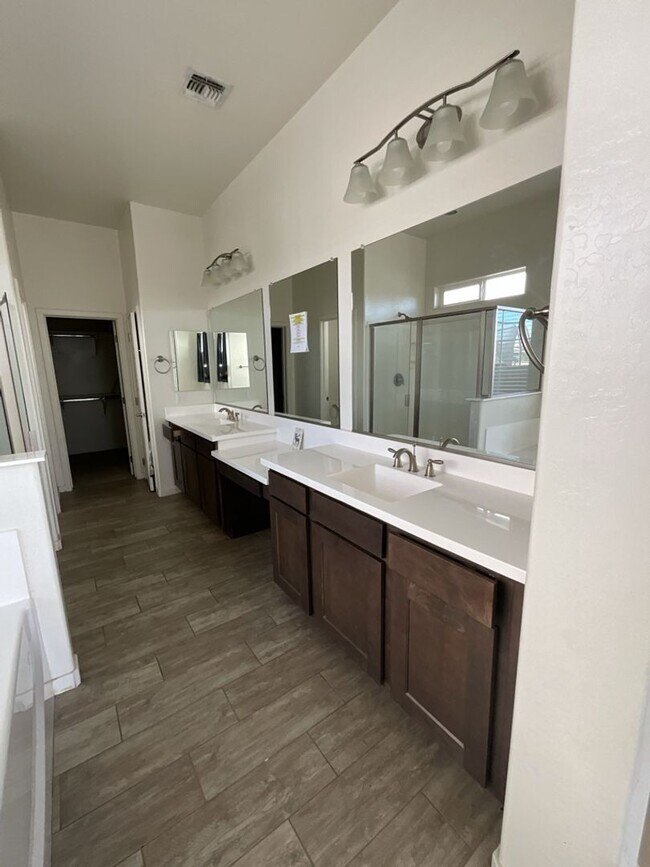 Building Photo - 10155 E Naranja Ave