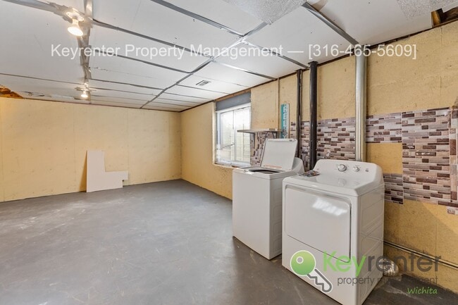 Building Photo - Beautiful 3 Bed 2.5 Bath townhome with easy commute anywhere in town!