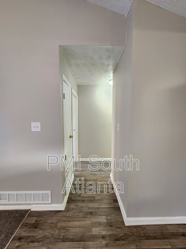 Building Photo - 9 Elm St