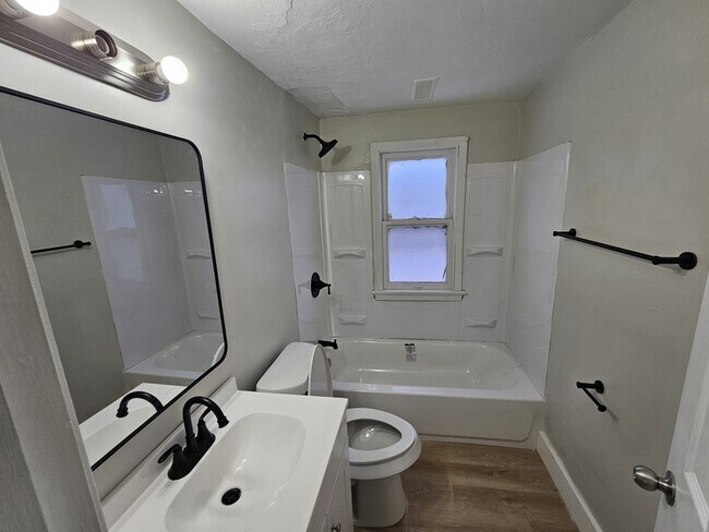 Building Photo - 3378 E 134th St