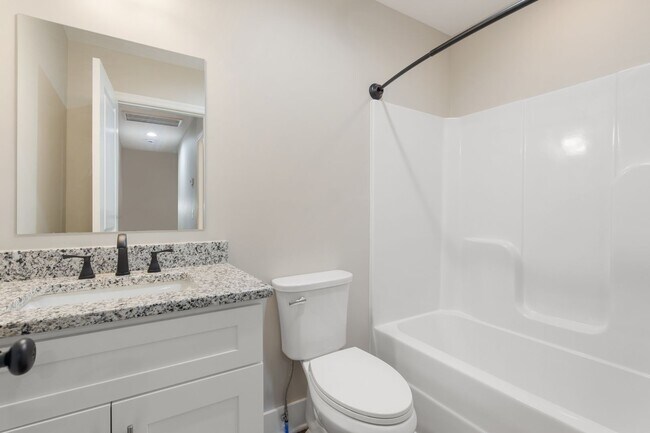 Building Photo - 3 bedroom BRAND NEW Townhome in Cleveland!