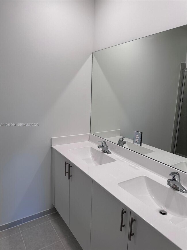 Building Photo - 2671 SE 10th St