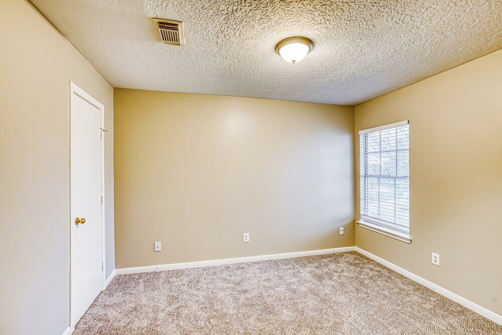 Building Photo - 7214 River Pines Dr