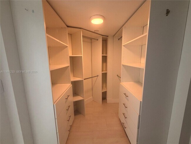 Building Photo - 19101 Mystic Pointe Dr