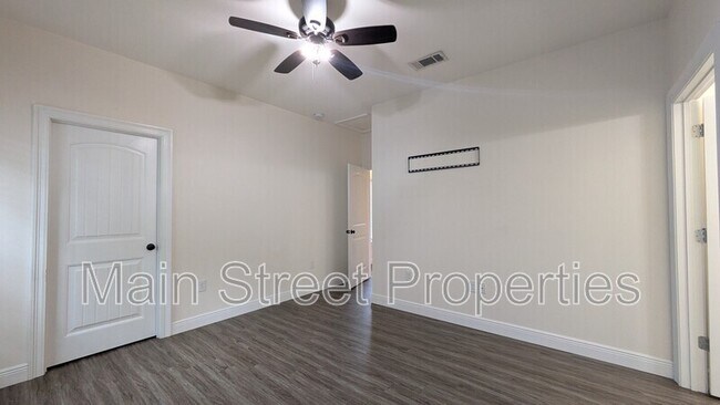 Building Photo - 2010 W Gregory St