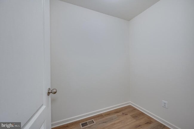 Building Photo - 192 Ludgate Mnr