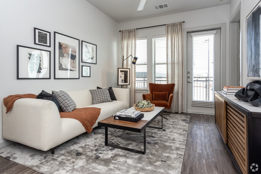 1BR,1BA-A7 - Magnolia on the Green