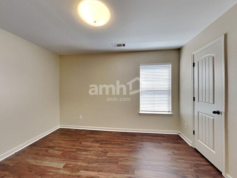 Building Photo - 10221 Eveninghill Dr