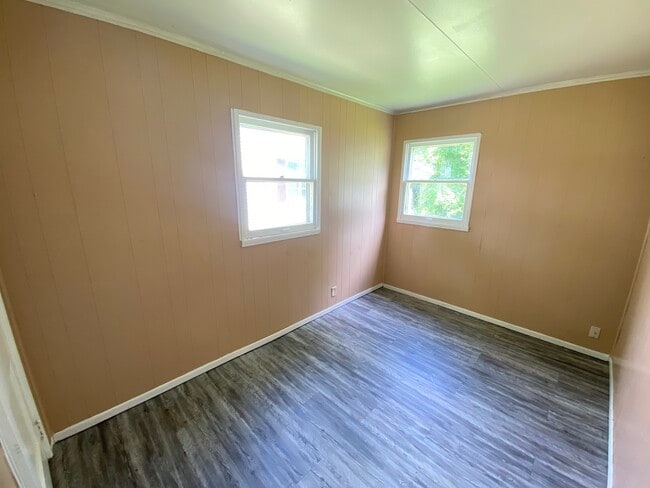 Building Photo - 225 Grace St