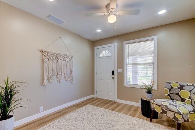 Building Photo - 1800 12th Ave S