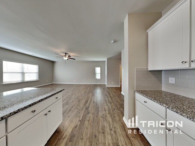 Building Photo - 1717 Marita Dr