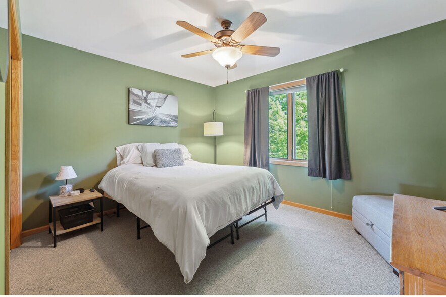 Second bedroom - 5911 E Open Meadow