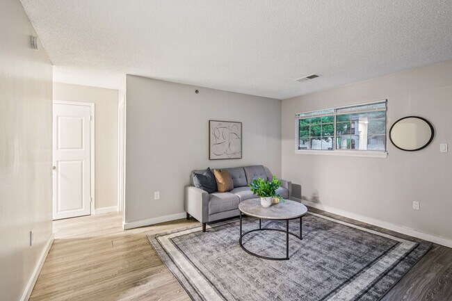 Primary Photo - 2705 Kenridge Pkwy